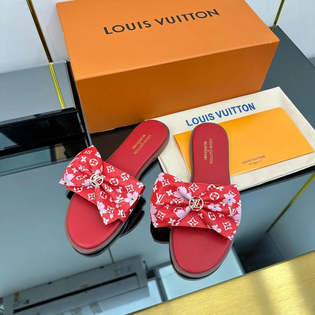 👟👟Ex-factory price 280👟👟 (available all year round) ❥V’s latest popular special material lock it series lock mop, super heavy industry launches! The golden lock on the toe is engraved with the LV letters logo 🔸Number of sizes 34-42) Welcome new and old customers to place orders in the picture above.